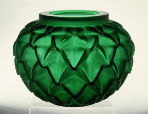 ラングドック花瓶、1929年（プレス成形グリーンガラス）